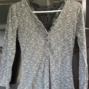 Womens v neck shirt with back detail, med